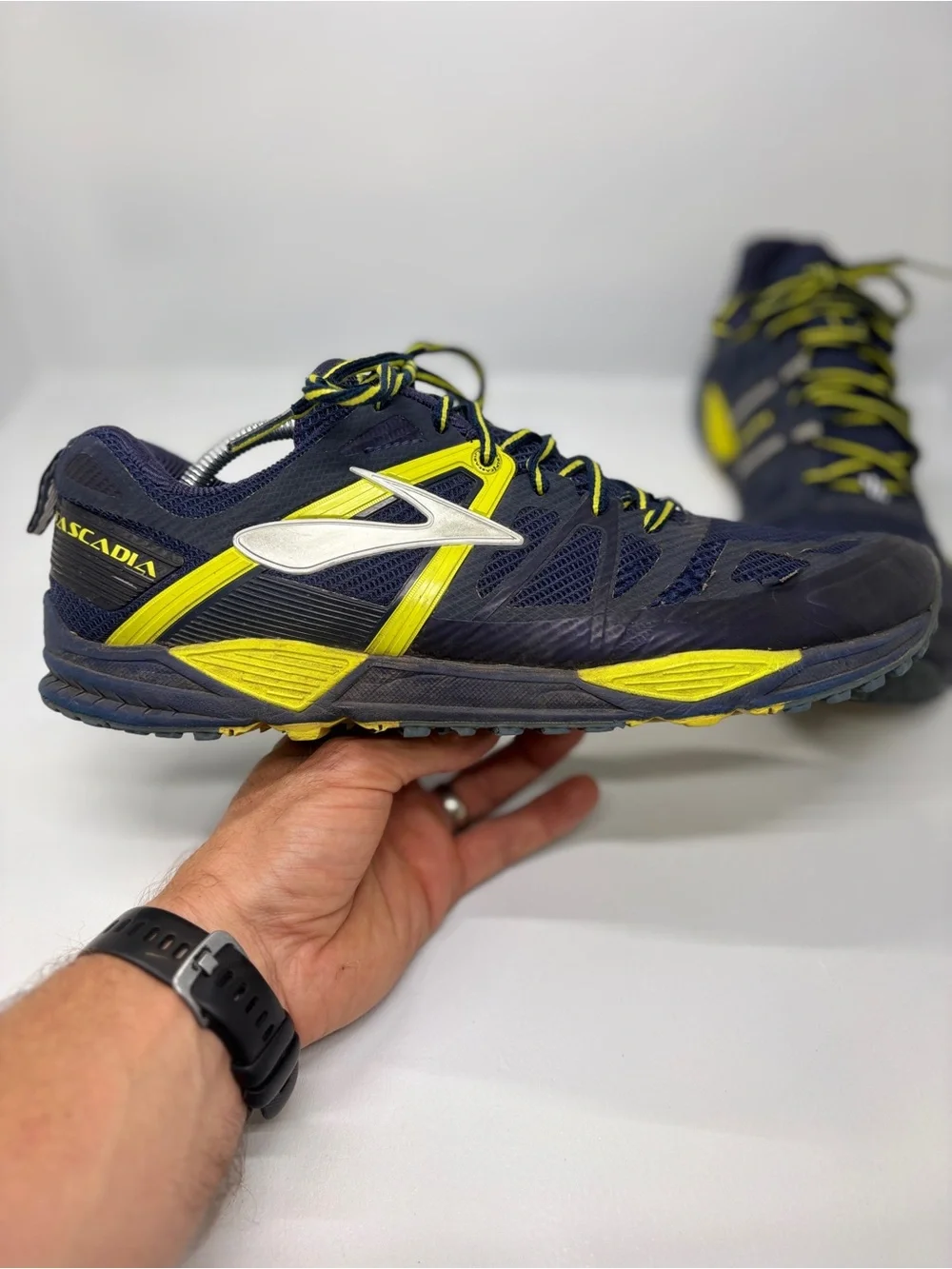 Brooks Cascadia 10 Trail Running Shoes Men’s 12 Navy Yellow 110187